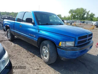 1998 Dodge 1500 z VIN 3B7HC12Z2WG170179, wystawiony jako IAAI lot #42431030 z przebiegiem 160 204 mil mil oraz . Historia ofert i sprzedaży dostępna na DreamBid. Obrazek 1.