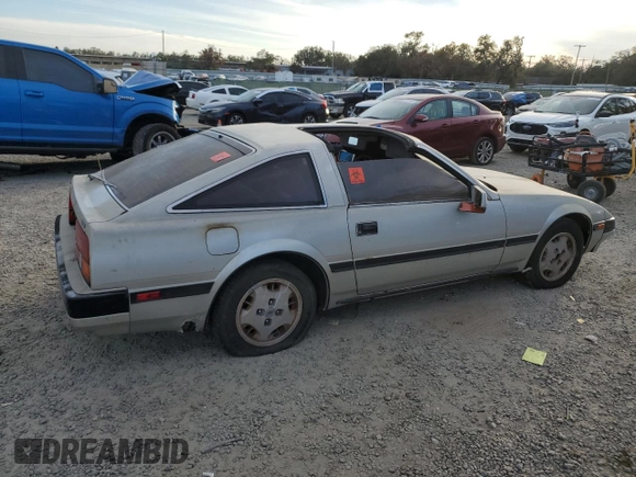 1984 Nissan 300ZX z VIN JN1HZ16S5EX016042, wystawiony jako Copart lot #86071904 z przebiegiem Nie podano mil oraz Szkoda całkowita • Salvage title. Historia ofert i sprzedaży dostępna na DreamBid. Obrazek 3.