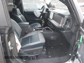 2023 Ford Bronco z VIN 1FMEE5DP4PLB54095, wystawiony jako IAAI lot #41445801 z przebiegiem 12 170 mil mil oraz . Historia ofert i sprzedaży dostępna na DreamBid. Obrazek 5.