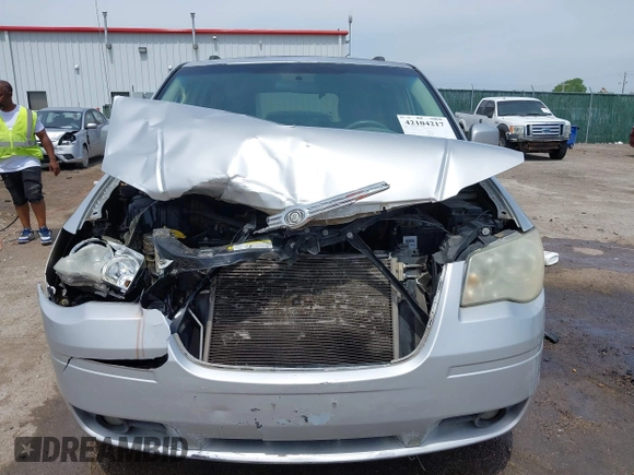2008 Chrysler Town & Country Touring with VIN 2A8HR54P88R671360, listed as a IAAI auction lot 42104217 with 212,828 mi miles and . Bid and sale history available at DreamBid. Image 12.