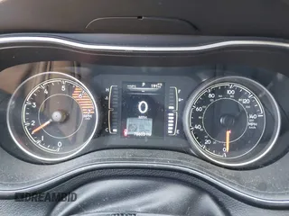 2019 Jeep Cherokee Latitude Plus z VIN 1C4PJMLNXKD195563, wystawiony jako IAAI lot #42461618 z przebiegiem 78 603 mil mil oraz . Historia ofert i sprzedaży dostępna na DreamBid. Obrazek 7.