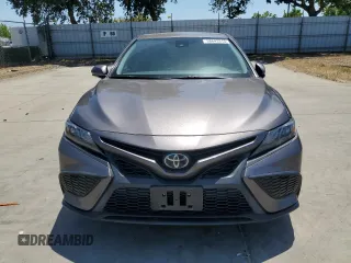 2022 Toyota Camry SE z VIN 4T1T11AKXNU626554, wystawiony jako Copart lot #58643315 z przebiegiem 49 490 mil mil oraz Szkoda całkowita • Salvage title. Historia ofert i sprzedaży dostępna na DreamBid. Obrazek 5.