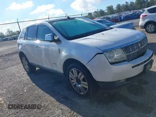 2009 Lincoln MKX with VIN 2LMDU68C19BJ01602, listed as a IAAI auction lot 40597401 with 197,092 mi miles. Bid and sale history available at carsss.com. Image 1.
