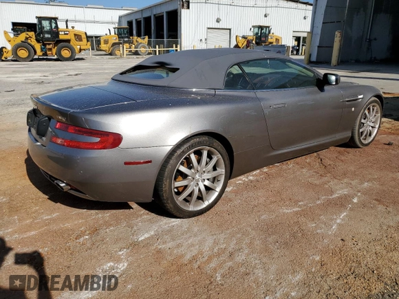 2007 Aston Martin DB9 z VIN SCFAD02A47GB07685, wystawiony jako Copart lot #75868414 z przebiegiem Nie podano mil oraz Szkody całkowita. Historia ofert i sprzedaży dostępna na DreamBid. Obrazek 3.