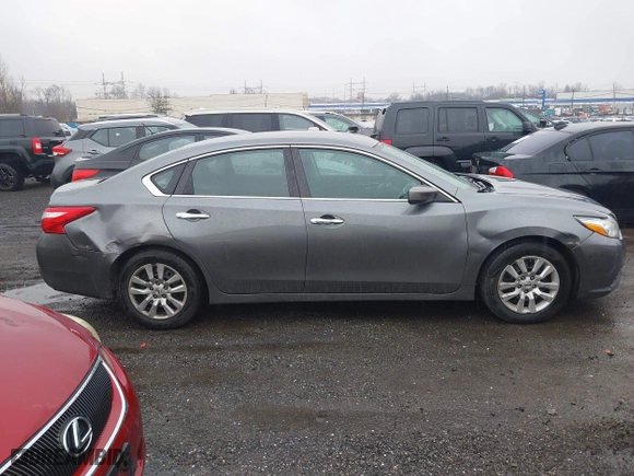 2017 Nissan Altima 2.5 SR with VIN 1N4AL3AP3HC175674, listed as a IAAI auction lot 41833588 with 76,793 mi miles. Bid and sale history available at carsss.com. Image 13.
