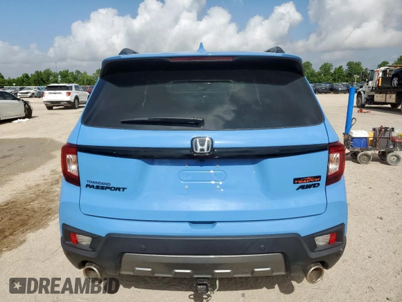2024 Honda Passport TrailSport z VIN 5FNYF8H66RB010670, wystawiony jako Copart lot #61746655 z przebiegiem 16 949 mil mil oraz Szkoda całkowita • Salvage title. Historia ofert i sprzedaży dostępna na DreamBid. Obrazek 6.