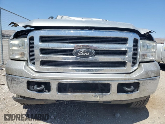2005 Ford Excursion Special Serv z VIN 1FMSU41P95EC50830, wystawiony jako Copart lot #56156504 z przebiegiem Nie podano mil oraz Nie do naprawy • Non repairable. Historia ofert i sprzedaży dostępna na DreamBid. Obrazek 5.