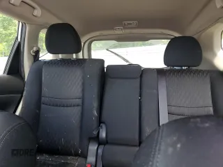 2017 Nissan Rogue SV z VIN KNMAT2MT1HP524868, wystawiony jako Copart lot #55828665 z przebiegiem 189 223 mil mil oraz Szkoda całkowita • Salvage title. Historia ofert i sprzedaży dostępna na DreamBid. Obrazek 10.