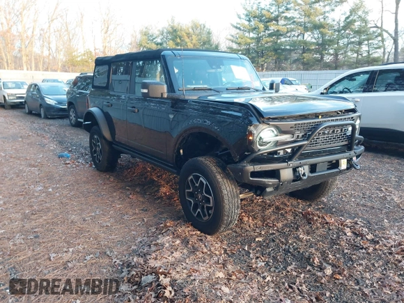 2022 Ford Bronco with VIN 1FMEE5DP0NLA87721, listed as a IAAI auction lot 40968618 with 45,693 mi miles. Bid and sale history available at carsss.com. Image 1.