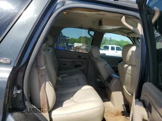 2005 GMC Yukon SLT z VIN 1GKEC13TX5R106956, wystawiony jako Copart lot #52486205 z przebiegiem 317 375 mil mil oraz Szkoda całkowita • Salvage title. Historia ofert i sprzedaży dostępna na DreamBid. Obrazek 11.