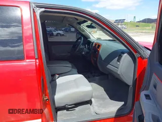 2005 Dodge Dakota SLT z VIN 1D7HE42K65S270202, wystawiony jako IAAI lot #41979560 z przebiegiem 35 508 mil mil oraz . Historia ofert i sprzedaży dostępna na DreamBid. Obrazek 5.