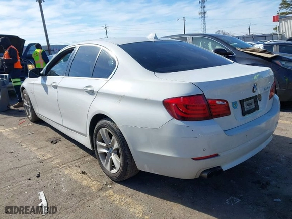 2012 BMW 5 Series 528i with VIN WBAXG5C53CDY30237, listed as a IAAI auction lot 41439943 with 193,180 mi miles. Bid and sale history available at carsss.com. Image 3.