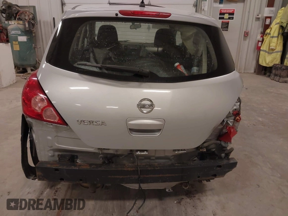 2010 Nissan Versa S z VIN 3N1BC1CP9AL363631, wystawiony jako IAAI lot #41987554 z przebiegiem 133 921 mil mil oraz . Historia ofert i sprzedaży dostępna na DreamBid. Obrazek 6.