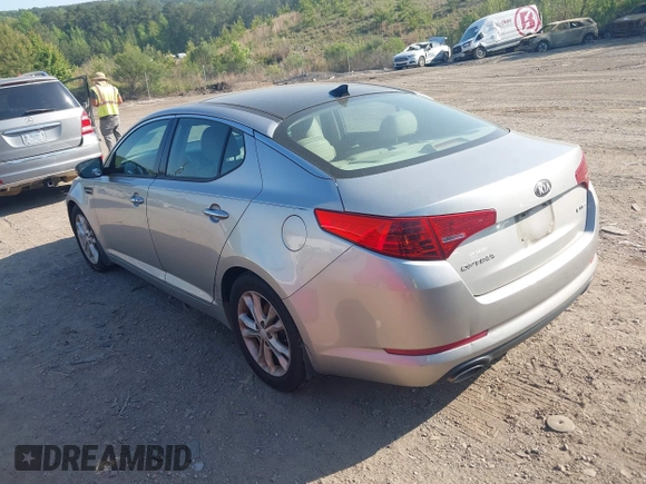 2013 Kia Optima EX z VIN 5XXGN4A76DG200422, wystawiony jako IAAI lot #42067904 z przebiegiem 278 808 mil mil oraz . Historia ofert i sprzedaży dostępna na DreamBid. Obrazek 3.