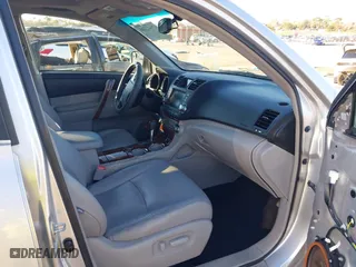 2011 Toyota Highlander Limited with VIN 5TDYK3EH3BS030851, listed as a IAAI auction lot 41632465 with 249,790 mi miles. Bid and sale history available at carsss.com. Image 5.