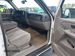 2005 Chevrolet Tahoe LT z VIN 1GNEC13T25R221733, wystawiony jako IAAI lot #41373567 z przebiegiem 250 437 mil mil oraz . Historia ofert i sprzedaży dostępna na DreamBid. Obrazek 5.