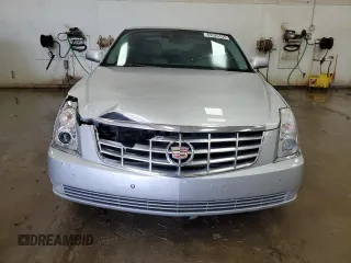 2009 Cadillac DTS 1SC z VIN 1G6KD57YX9U133637, wystawiony jako Copart lot #69585434 z przebiegiem 70 410 mil mil oraz Czysty tytuł • Clean title. Historia ofert i sprzedaży dostępna na DreamBid. Obrazek 5.