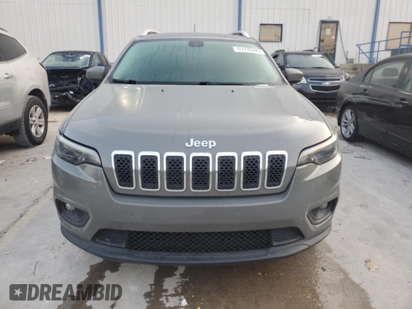 2019 Jeep Cherokee Latitude Plus z VIN 1C4PJLLBXKD482756, wystawiony jako Copart lot #61770445 z przebiegiem 79 048 mil mil oraz Szkoda całkowita • Salvage title. Historia ofert i sprzedaży dostępna na DreamBid. Obrazek 5.