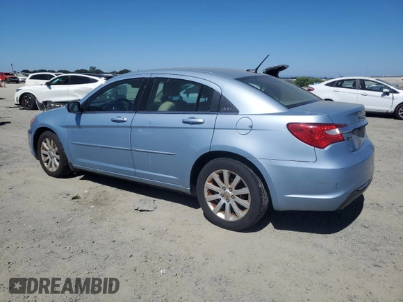 2012 Chrysler 200 Touring z VIN 1C3CCBBG0CN316617, wystawiony jako Copart lot #61437545 z przebiegiem 107 552 mil mil oraz Czysty tytuł • Clean title. Historia ofert i sprzedaży dostępna na DreamBid. Obrazek 2.