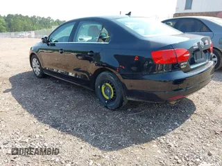 2013 Volkswagen Jetta SE with VIN 3VWDX7AJ8DM285270, listed as a IAAI auction lot 42328752 with 181,942 mi miles and . Bid and sale history available at DreamBid. Image 3.