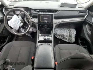 2023 Jeep Grand Cherokee Laredo z VIN 1C4RJHAG3PC625418, wystawiony jako Copart lot #49271395 z przebiegiem 12 874 mil mil oraz Szkoda całkowita • Salvage title. Historia ofert i sprzedaży dostępna na DreamBid. Obrazek 8.