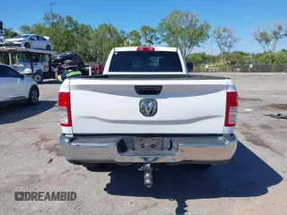 2021 Ram 2500 Tradesman z VIN 3C6UR4HJ3MG501081, wystawiony jako IAAI lot #41853135 z przebiegiem 70 421 mil mil oraz . Historia ofert i sprzedaży dostępna na DreamBid. Obrazek 16.