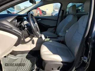 2015 Ford Focus Electric z VIN 1FADP3R49FL211344, wystawiony jako Copart lot #40895604 z przebiegiem 59 815 mil mil oraz . Historia ofert i sprzedaży dostępna na DreamBid. Obrazek 7.