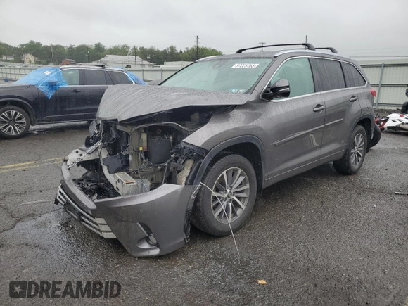 2017 Toyota Highlander XLE z VIN 5TDJZRFH0HS473742, wystawiony jako Copart lot #57229765 z przebiegiem 81 014 mil mil oraz Szkoda całkowita • Salvage title. Historia ofert i sprzedaży dostępna na DreamBid. Obrazek 1.