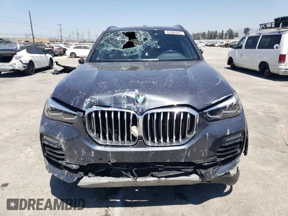 2021 BMW X5 sDrive40i z VIN 5UXCR4C02M9G93906, wystawiony jako Copart lot #63986844 z przebiegiem 32 411 mil mil oraz Szkoda całkowita • Salvage title. Historia ofert i sprzedaży dostępna na DreamBid. Obrazek 5.