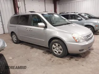 2010 Kia Sedona LX with VIN KNDMG4C35A6330998, listed as a IAAI auction lot 41833978 with 161,452 mi miles. Bid and sale history available at carsss.com. Image 1.