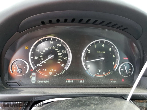 2015 BMW 5 Series 550i xDrive с VIN WBAKP9C54FD980038, выставлен на аукционе Copart как лот 56051025 с пробегом 83 889 миль миль и Списание • Salvage title. История ставок и продаж доступна на DreamBid. Изображение 9.