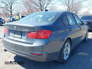 2015 BMW 3 Series 320i xDrive с VIN WBA3C3G55FNS73810, выставлен на аукционе IAAI как лот 41822468 с пробегом 76 779 миль миль и . История ставок и продаж доступна на DreamBid. Изображение 4.