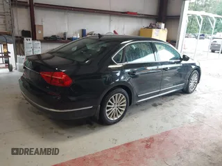 2016 Volkswagen Passat SE z VIN 1VWBT7A38GC010301, wystawiony jako IAAI lot #42316812 z przebiegiem 154 618 mil mil oraz . Historia ofert i sprzedaży dostępna na DreamBid. Obrazek 4.