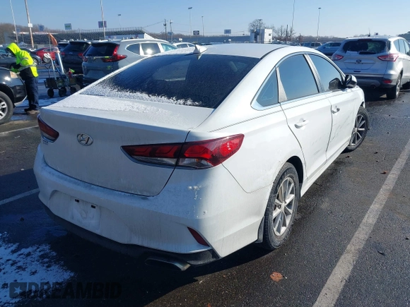 2018 Hyundai Sonata SE z VIN 5NPE24AF2JH684385, wystawiony jako IAAI lot #41354065 z przebiegiem 73 680 mil mil oraz . Historia ofert i sprzedaży dostępna na DreamBid. Obrazek 4.