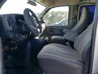 2012 Chevrolet Express Cargo z VIN 1GCWGFCAXC1184326, wystawiony jako Copart lot #88801015 z przebiegiem 393 415 mil mil oraz Szkoda całkowita • Salvage title. Historia ofert i sprzedaży dostępna na DreamBid. Obrazek 7.