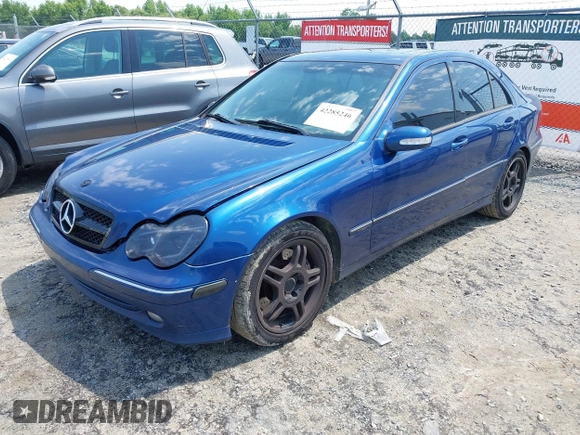 2004 Mercedes-Benz C 230 Kompressor z VIN WDBRF40J24F495227, wystawiony jako IAAI lot #42285246 z przebiegiem 200 008 mil mil oraz . Historia ofert i sprzedaży dostępna na DreamBid. Obrazek 2.