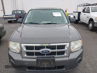 2011 Ford Escape XLS z VIN 1FMCU9C78BKB35289, wystawiony jako IAAI lot #42117290 z przebiegiem 221 088 mil mil oraz . Historia ofert i sprzedaży dostępna na DreamBid. Obrazek 6.