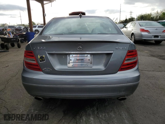 2013 Mercedes-Benz C 300 Sport z VIN WDDGF8AB2DG132238, wystawiony jako Copart lot #54061085 z przebiegiem 91 480 mil mil oraz Szkoda całkowita • Salvage title. Historia ofert i sprzedaży dostępna na DreamBid. Obrazek 6.