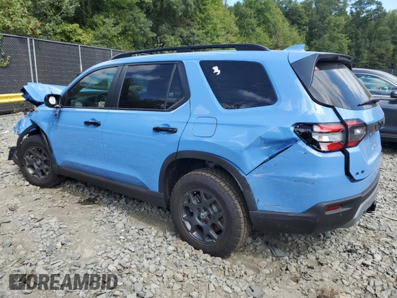 2025 Honda Pilot TrailSport with VIN 5FNYG1H6XSB031774, listed as a Copart auction lot 70433744 with 3,467 mi miles and Salvage Title. Bid and sale history available at carsss.com. Image 2.