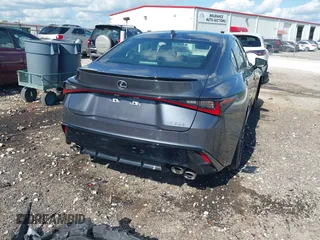2023 Lexus IS 500 F Sport Performance z VIN JTHAP1D21P5003423, wystawiony jako IAAI lot #42107835 z przebiegiem 18 638 mil mil oraz . Historia ofert i sprzedaży dostępna na DreamBid. Obrazek 4.