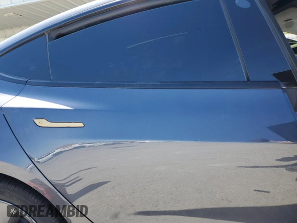 2023 Tesla Model 3 z VIN 5YJ3E1EAXPF409835, wystawiony jako Copart lot #56205335 z przebiegiem Nie podano mil oraz Szkoda całkowita • Salvage title. Historia ofert i sprzedaży dostępna na DreamBid. Obrazek 10.