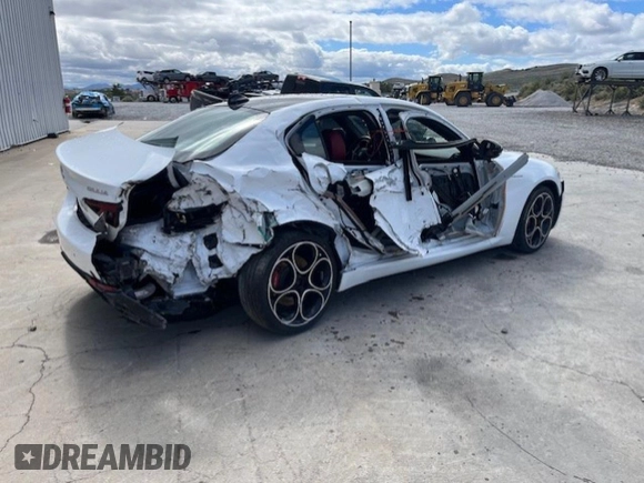 2022 Alfa Romeo Giulia Veloce с VIN ZARFAMBNXN7664866, выставлен на аукционе Copart как лот 55639185 с пробегом Не указан миль и Списание • Salvage title. История ставок и продаж доступна на DreamBid. Изображение 3.