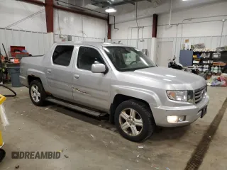 2013 Honda Ridgeline RTL z VIN 5FPYK1F54DB013144, wystawiony jako Copart lot #51323175 z przebiegiem 240 093 mil mil oraz Czysty tytuł • Clean title. Historia ofert i sprzedaży dostępna na DreamBid. Obrazek 4.