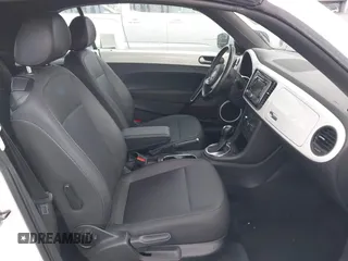 2013 Volkswagen Beetle 2.5L z VIN 3VW5P7AT9DM825439, wystawiony jako IAAI lot #41760907 z przebiegiem 53 649 mil mil oraz . Historia ofert i sprzedaży dostępna na DreamBid. Obrazek 5.