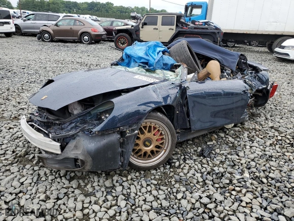 2000 Porsche Boxster S with VIN WP0CB2980YU660930, listed as a Copart auction lot 61270324 with 0 mi miles and Salvage Title. Bid and sale history available at carsss.com. Image 1.
