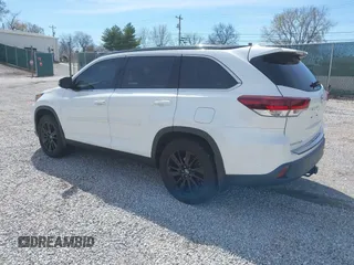 2019 Toyota Highlander SE with VIN 5TDJZRFH0KS620178, listed as a IAAI auction lot 41829974 with 73,701 mi miles. Bid and sale history available at carsss.com. Image 3.