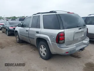 2005 Chevrolet TrailBlazer LT with VIN 1GNDT13S752336954, listed as a IAAI auction lot 41927384 with 170,572 mi miles and . Bid and sale history available at DreamBid. Image 3.