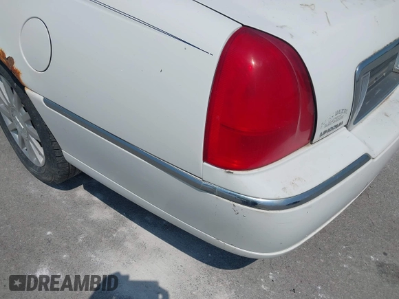 2006 Lincoln Town Car Signature с VIN 1LNHM81W46Y634376, выставлен на аукционе IAAI как лот 42442418 с пробегом 211 275 миль миль и . История ставок и продаж доступна на DreamBid. Изображение 13.