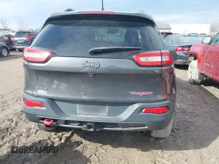 2017 Jeep Cherokee Trailhawk z VIN 1C4PJMBS0HW649422, wystawiony jako IAAI lot #41696815 z przebiegiem 62 185 mil mil oraz . Historia ofert i sprzedaży dostępna na DreamBid. Obrazek 17.