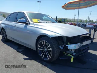 2018 BMW 3 Series 330i z VIN WBA8B9G57JNU96581, wystawiony jako IAAI lot #42272025 z przebiegiem 105 510 mil mil oraz . Historia ofert i sprzedaży dostępna na DreamBid. Obrazek 1.